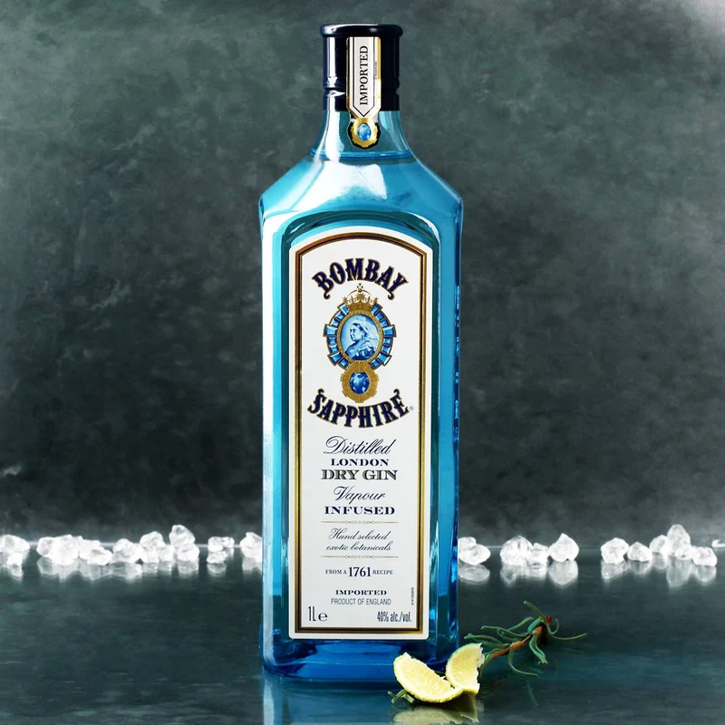 Gin-Set mit zwei Gläsern in bedruckter Verpackung