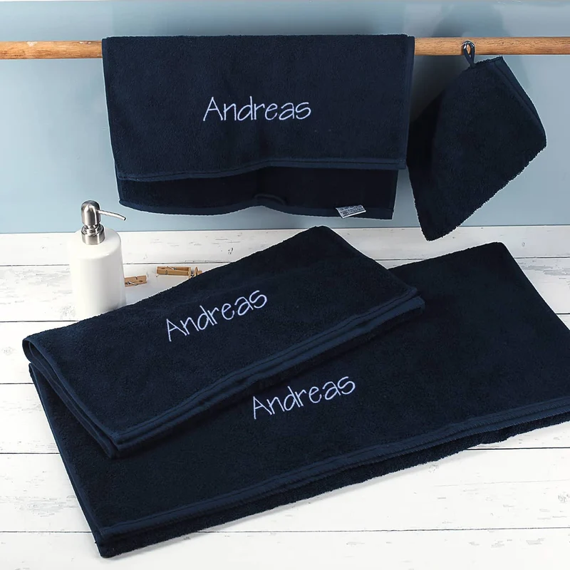 Nachtblaues Handtuchset mit Name gestickt, 4-teilig