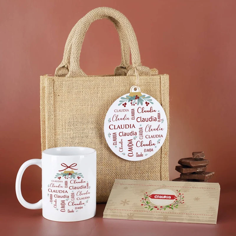 Tasse und Schokolade zu Weihnachten in hübscher Jutetüte mit persönlichem Anhänger