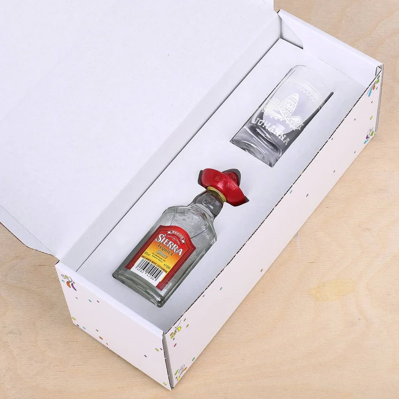 Sierra Tequila Mini Flasche mit graviertem Schnapsglas im Inlay mit bedruckter Pappbox