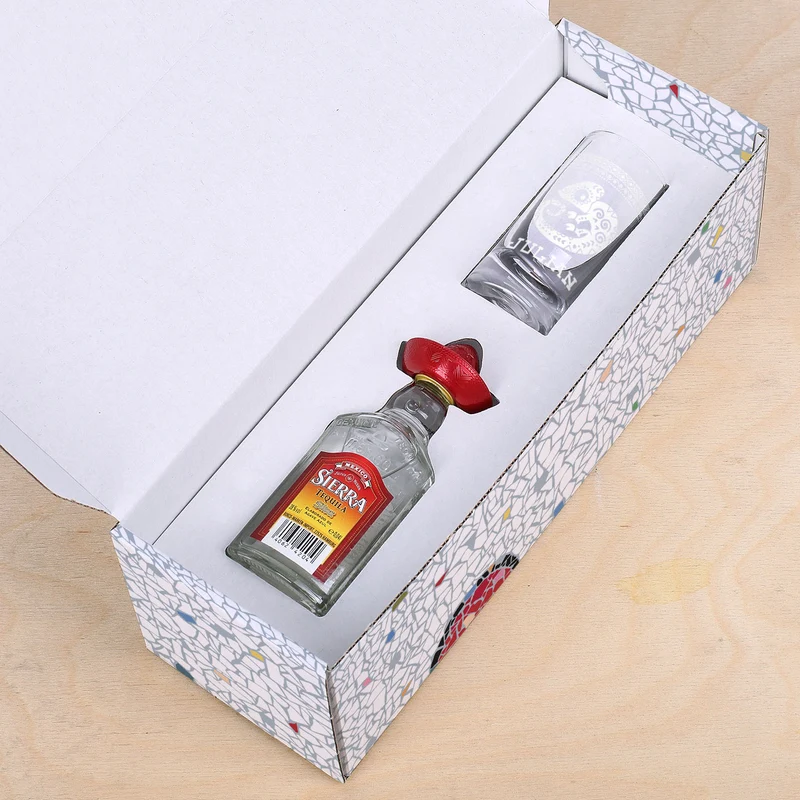 Mexikanisches Tequila Geschenk-Set mit graviertem Tequilaglas und Tequilaflasche