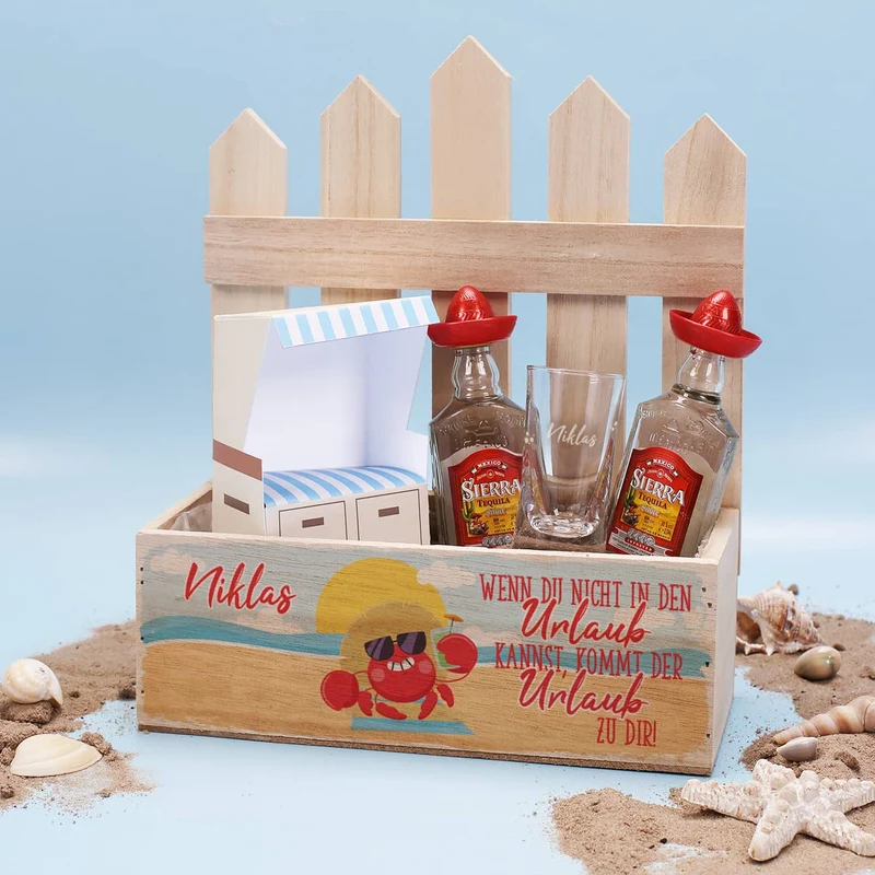 Strandurlaub-Feeling in der Holzkiste - mit personalisiertem Schnapsglas und Tequila
