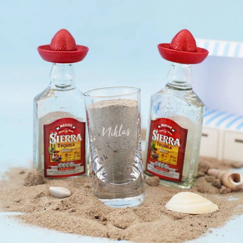 Strandurlaub-Feeling in der Holzkiste - mit personalisiertem Schnapsglas und Tequila