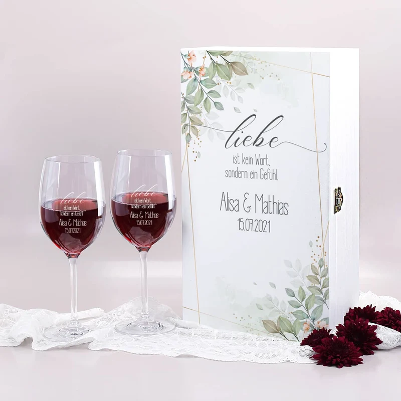 Liebe ist kein Wort, sondern ein Gefühl - Geschenkbox zur Hochzeit mit zwei gravierten Weingläsern