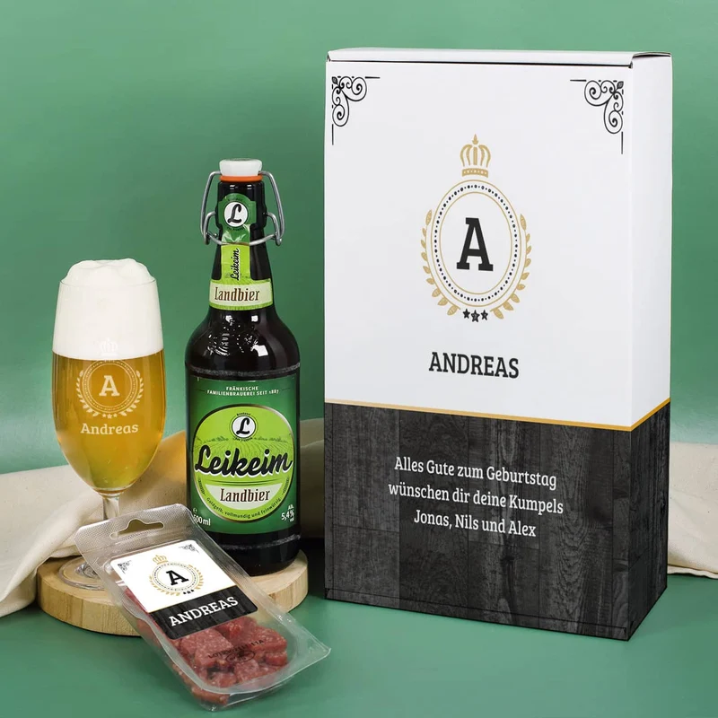 Geschenkset mit Bierglas, Bier und Snack
