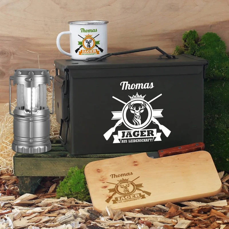Geschenkset für Jäger aus Leidenschaft in Munitionsbox mit Tasse, Messerbrett und LED-Laterne