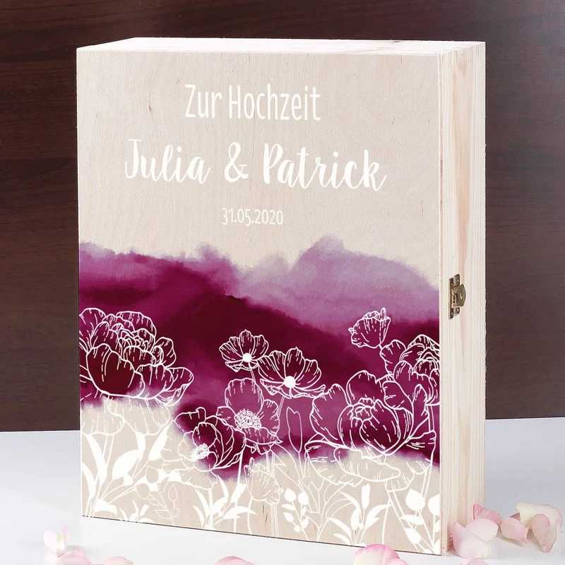 Wein-Geschenkset zur Hochzeit mit zwei gravierten Gläsern in einer persönlich gestalteten Holzbox