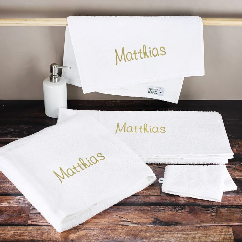 4-teiliges Handtuchset in Weiß mit Name bestickt