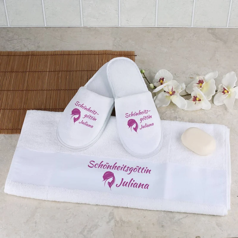 Handtuch und Pantoffeln Schönheitsgöttin mit Name bedruckt