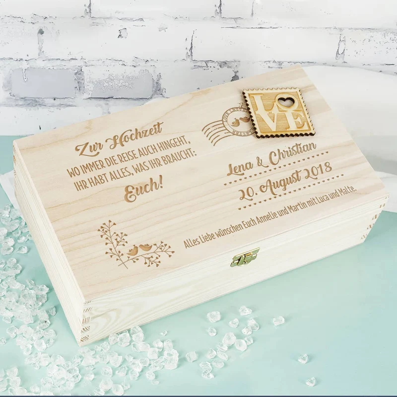 Gravierte Sektgläser in romantischer Holzverpackung mit Applikation