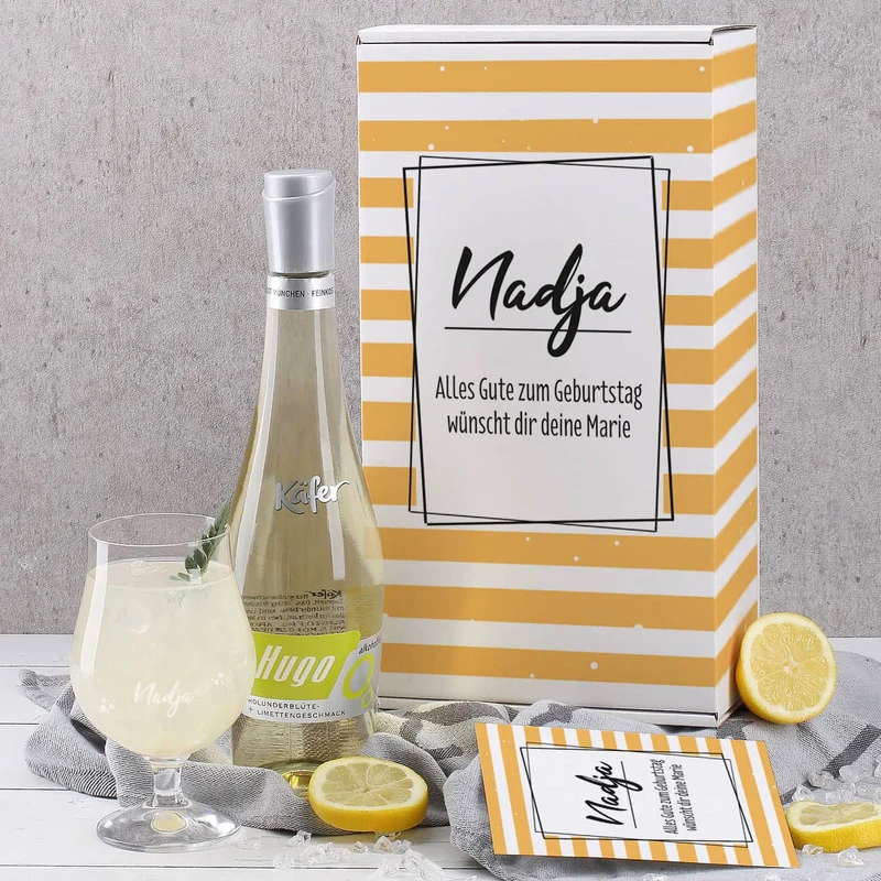 Alkoholfreier Cocktail im Set mit Box, graviertem Glas und Postkarte