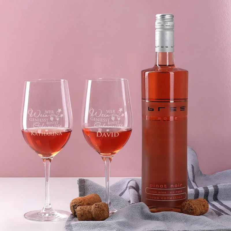 Geschenkset - Wer Wein genießt... 2 gravierte Gläser und Weinflasche in bedruckter Holzbox