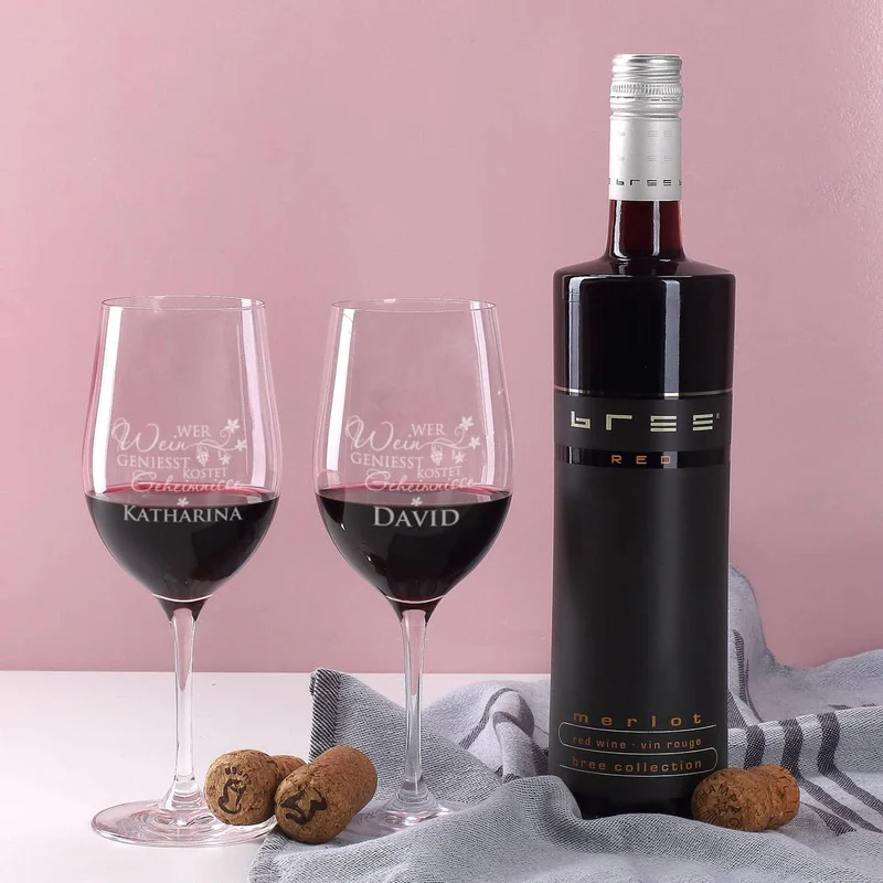 Geschenkset - Wer Wein genießt... 2 gravierte Gläser und Weinflasche in bedruckter Holzbox