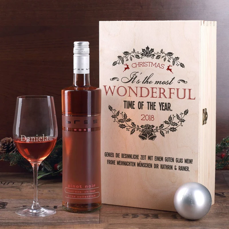 Geschenkholzbox zu Weihnachten mit Weinglas und Bree Weinflasche