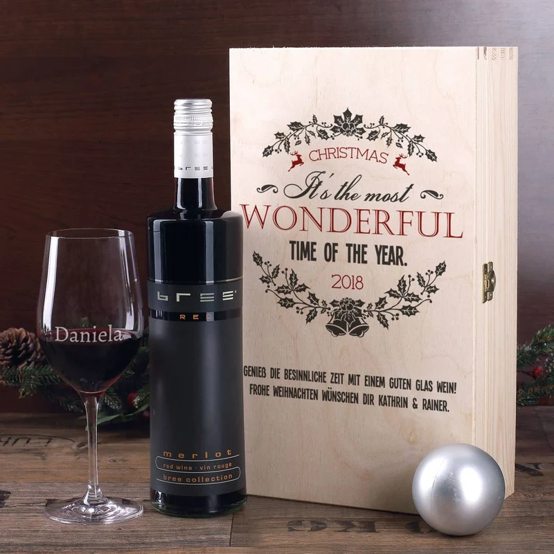 Geschenkholzbox zu Weihnachten mit Weinglas und Bree Weinflasche