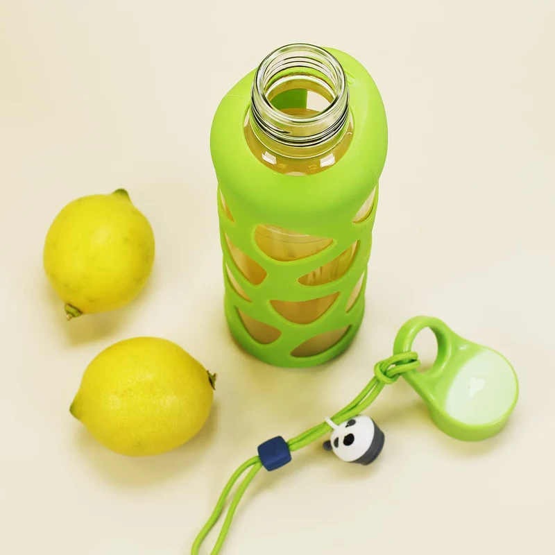 Gravierte Trinkflasche im Set mit bedruckter Fußball-Brotdose für Kinder