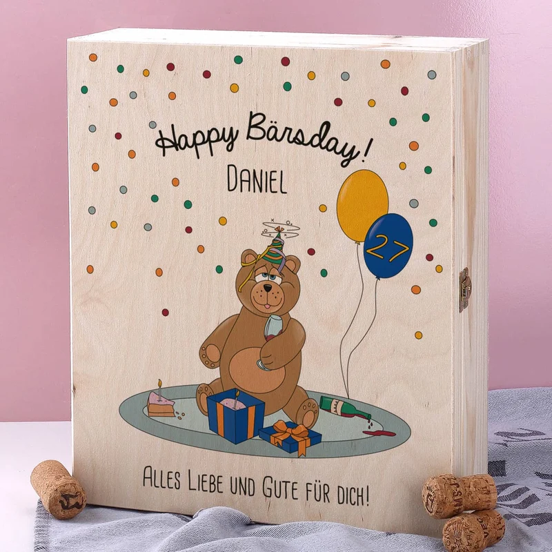 Geschenkset zum Geburtstag bestehend aus personalisierter Holzbox und gravierten Weingläsern
