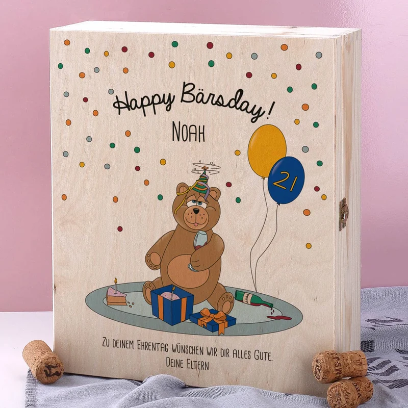 Geschenkset zum Geburtstag bestehend aus personalisierter Holzbox und gravierten Weingläsern