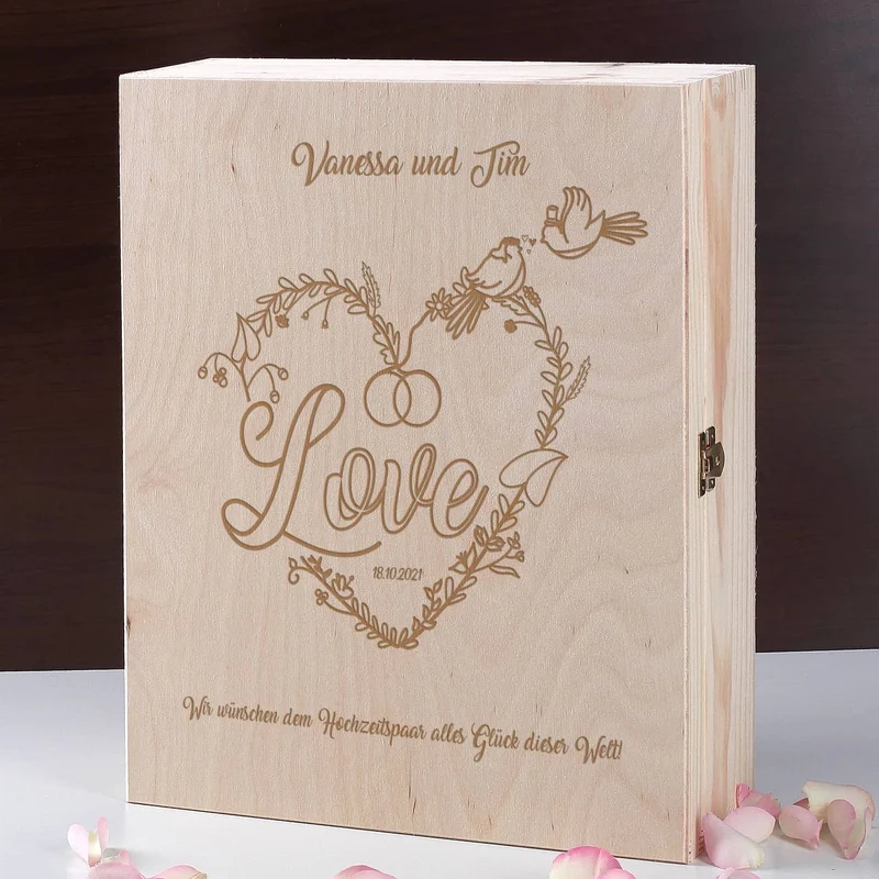 Wein Geschenkset zur Hochzeit mit personalisierter Holzbox und Weinglas mit Gravur