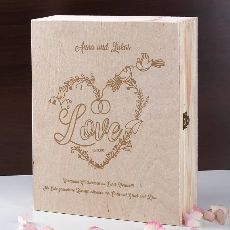 Wein Geschenkset zur Hochzeit mit personalisierter Holzbox und Weinglas mit Gravur