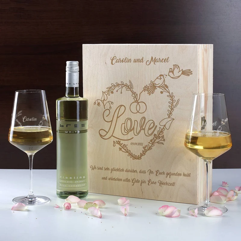 Wein Geschenkset zur Hochzeit mit personalisierter Holzbox und Weinglas mit Gravur