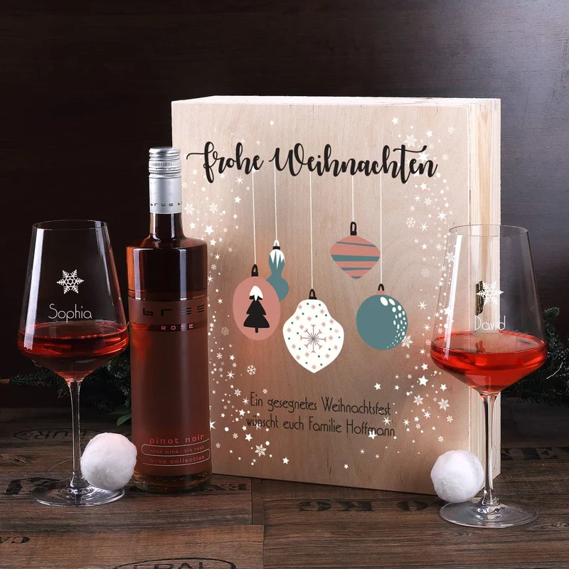 Geschenkset zu Weihnachten mit persönlicher Holzbox und zwei gravierten Weingläsern