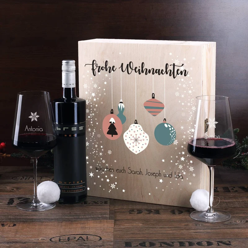 Geschenkset zu Weihnachten mit persönlicher Holzbox und zwei gravierten Weingläsern