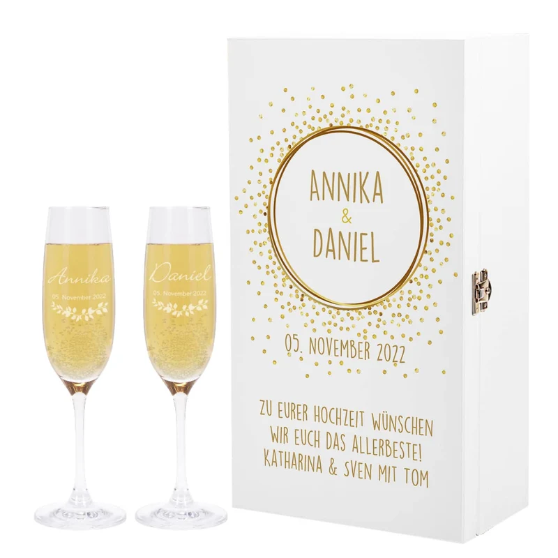 Weiße Holzbox zur Hochzeit mit gravierten Sektgläsern