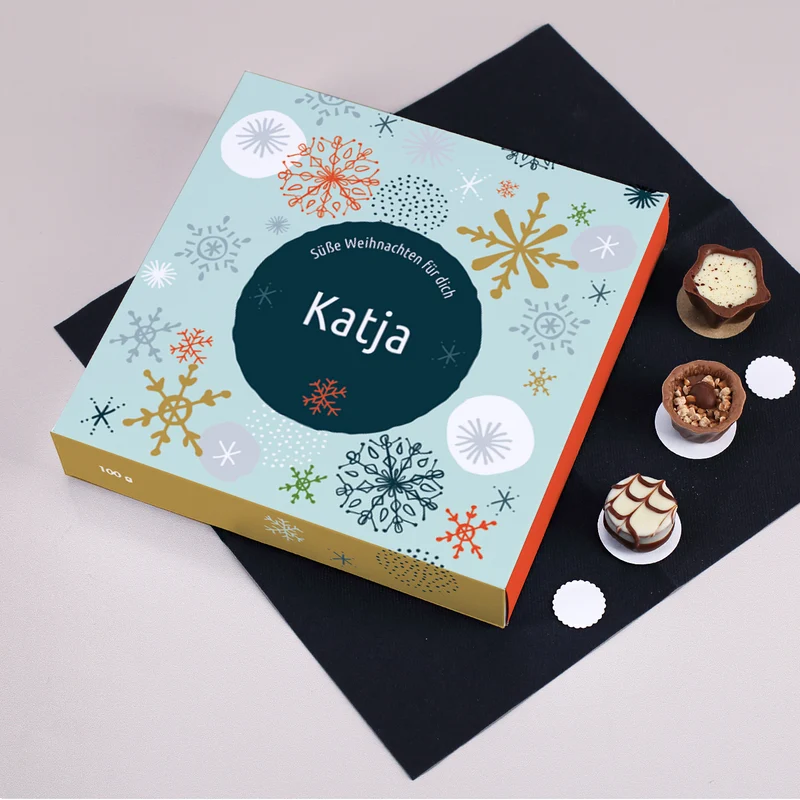 Geschenkset zu Weihnachten mit Lindt Pralinen und Wein in Geschenkbox