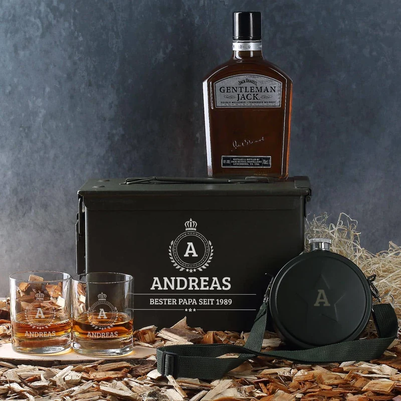 Edles Whisky-Geschenkset in original Munitionsbox mit Monogramm, Name und Wunschtext