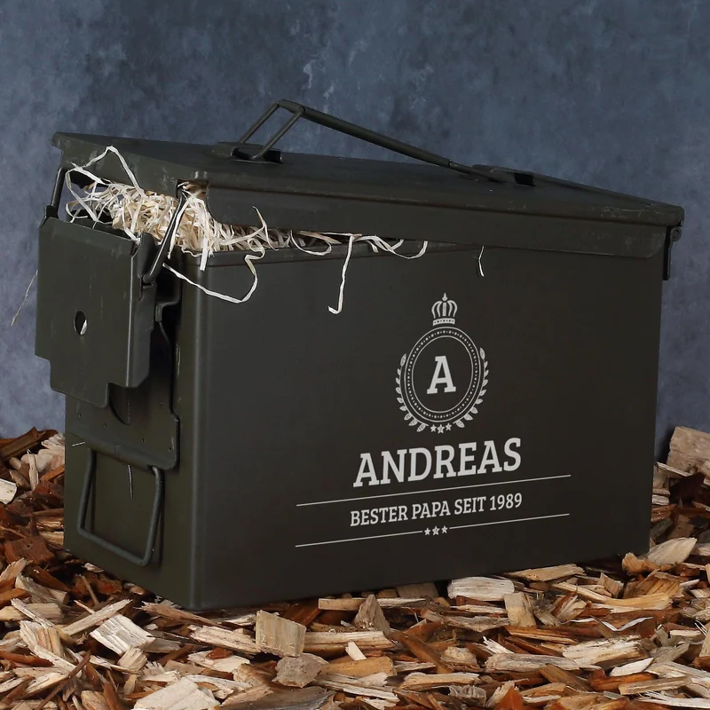 Edles Whisky-Geschenkset in original Munitionsbox mit Monogramm, Name und Wunschtext