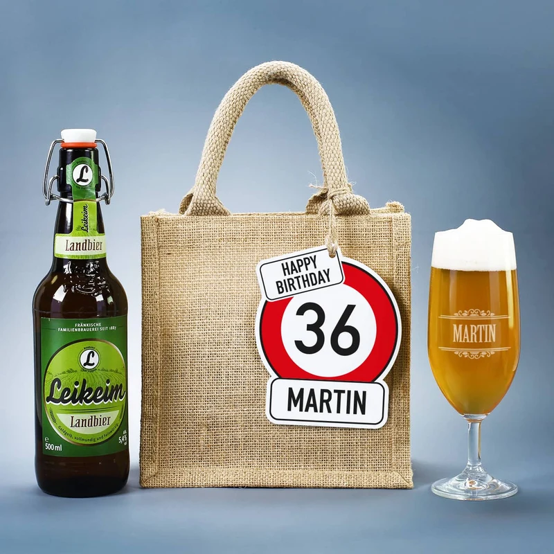 Männergeschenk zum Geburtstag - Bierglas mit Flaschenbier in Jutetüte mit Anhänger