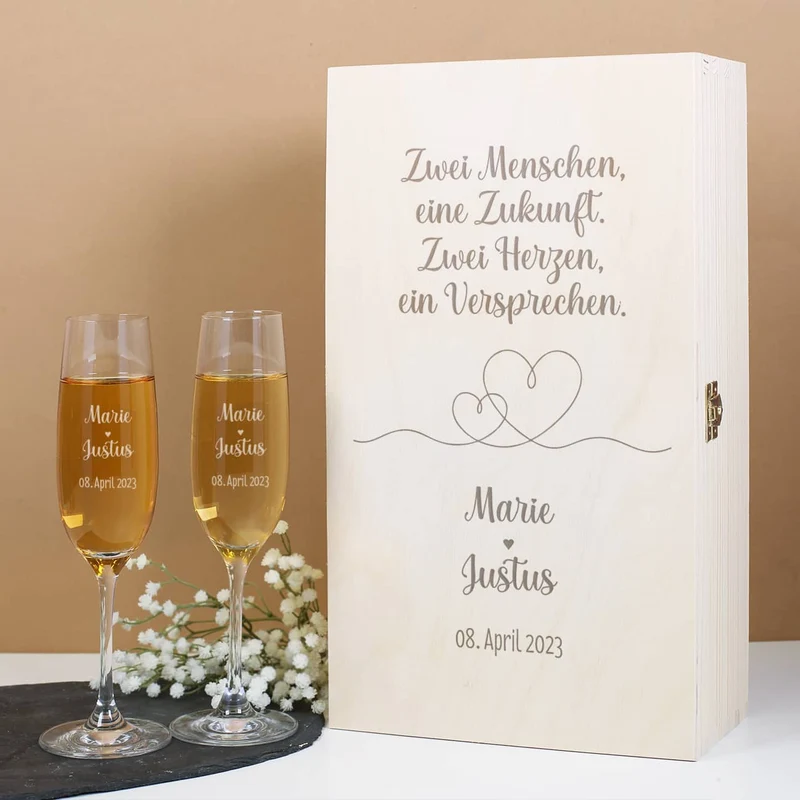Zwei Herzen, ein Versprechen. - Geschenkset zur Hochzeit mit gravierten Sektgläsern und Holzbox