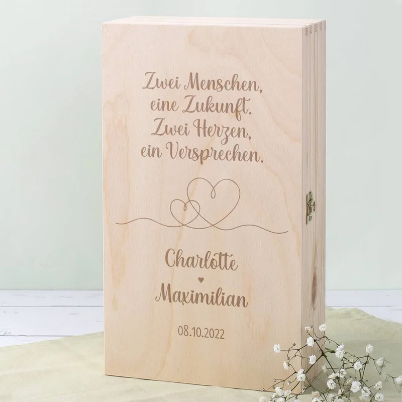 Zwei Herzen, ein Versprechen. - Geschenkset zur Hochzeit mit gravierten Sektgläsern und Holzbox