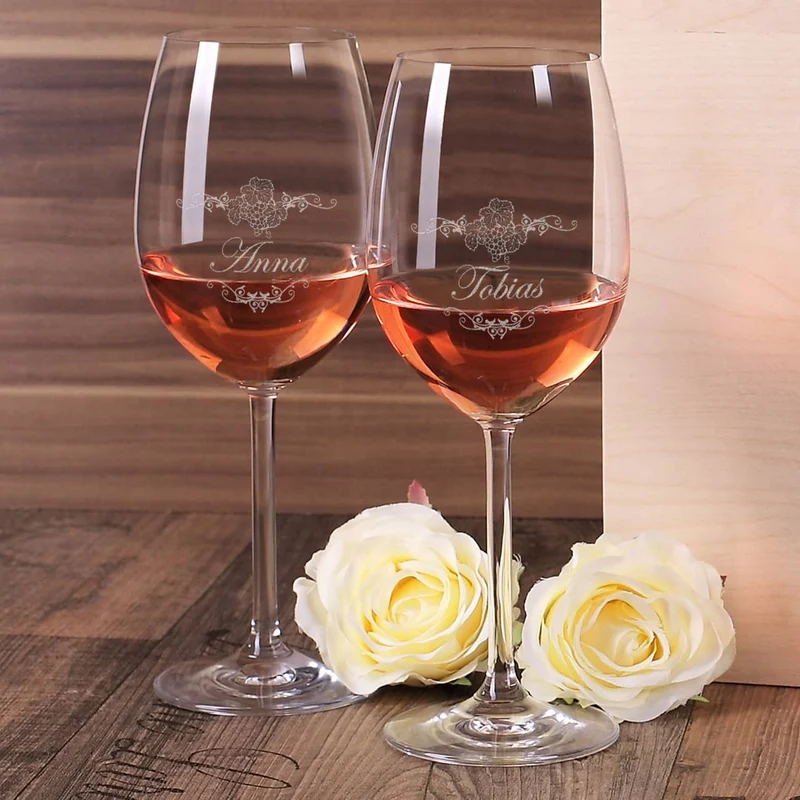Geschenkset zur Hochzeit - Weingläsern und Flasche in persönlicher Holzbox