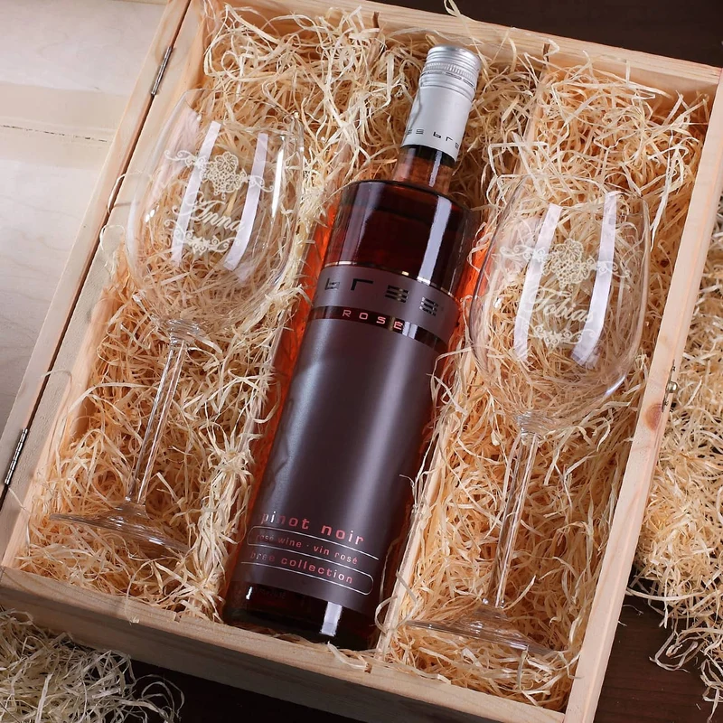 Geschenkset zur Hochzeit - Weingläsern und Flasche in persönlicher Holzbox