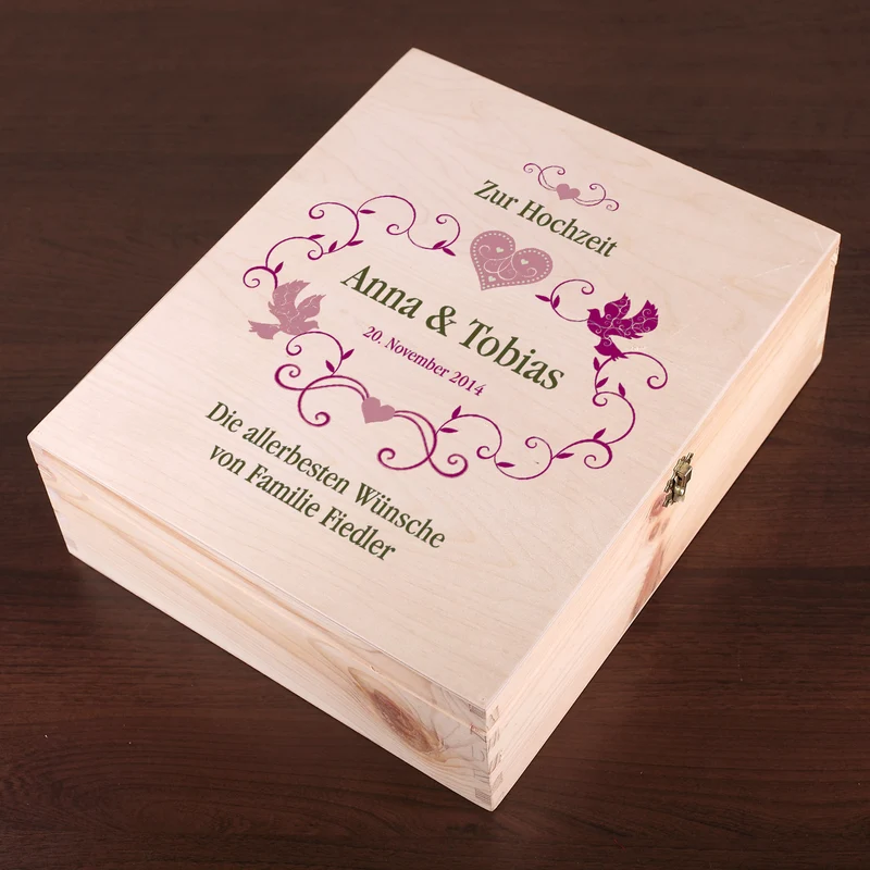 Geschenkset zur Hochzeit - Weingläsern und Flasche in persönlicher Holzbox