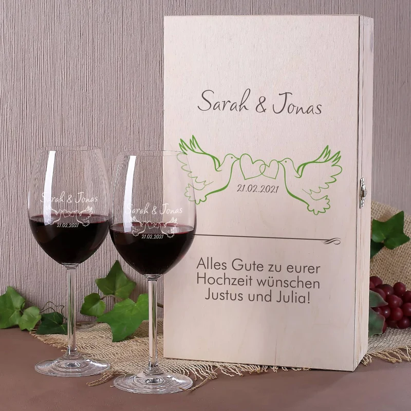 Set zur Hochzeit mit personalisierter Holzbox und zwei Weingläsern