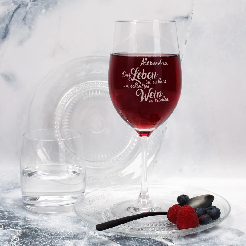 Biorebe Wein und Weinglas in personalisierter Geschenkverpackung