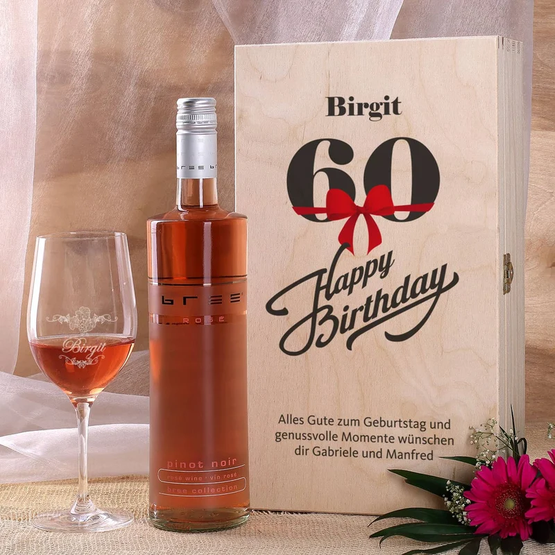 Geschenkset zum 60. Geburtstag mit graviertem Weinglas und Flasche in bedruckter Holzbox