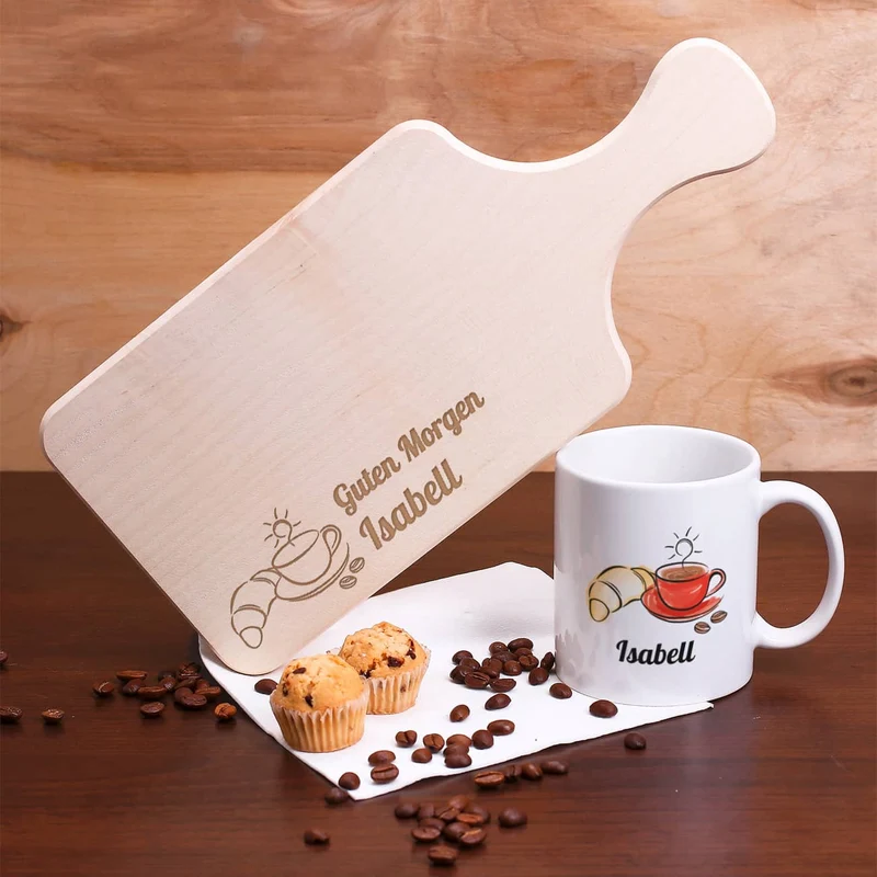 Frühstücksset mit Tasse und Brettchen um den Tag zu verschönern