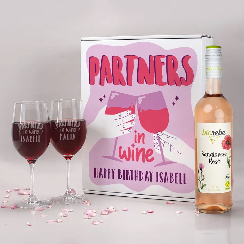 Partners in Wine - Wein Geschenk Set mit zwei Weingläsern und veganem Biorebe Wein