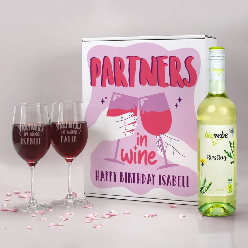 Partners in Wine - Wein Geschenk Set mit zwei Weingläsern und veganem Biorebe Wein