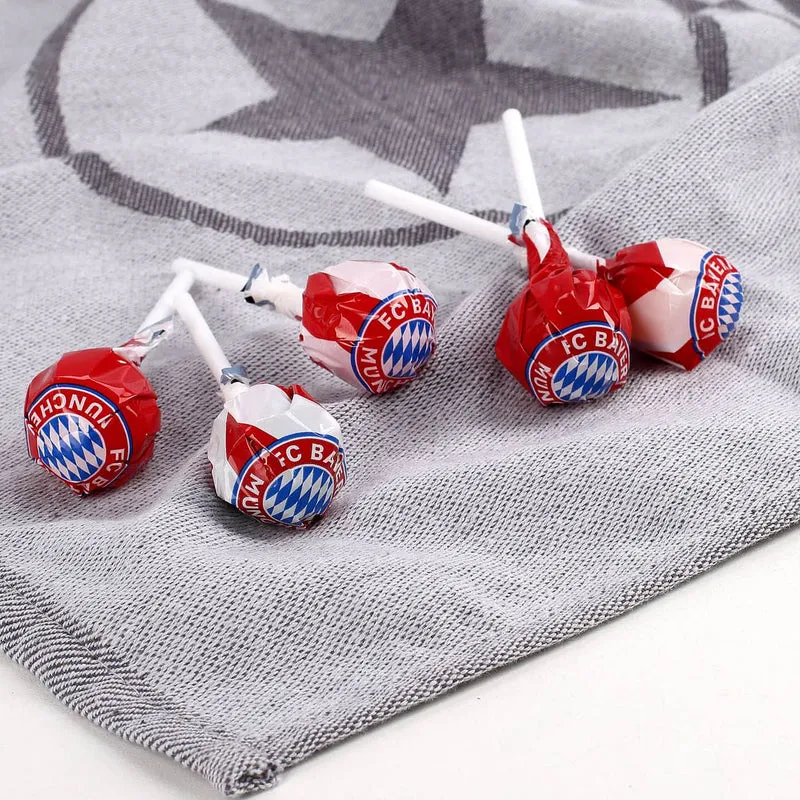 Fußballtasse für Bayern Fans mit Süßigkeiten gefüllt
