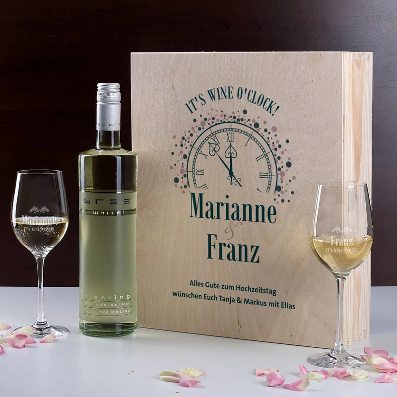 IT'S WINE O'CLOCK! Geschenkset - Weingläser und Flasche in persönlicher Holzbox