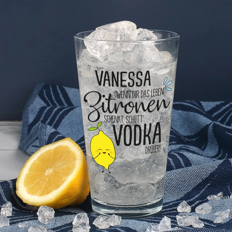 Vodka-Geschenkset mit Trinkglas und Absolut Vodka in Geschenkverpackung