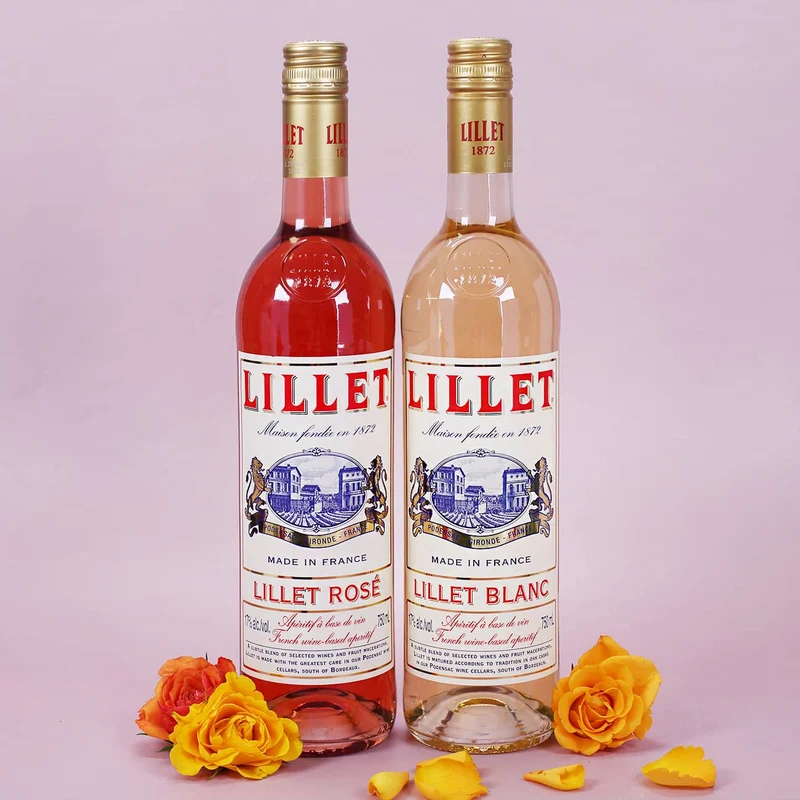 Geburtstagspräsent mit zwei Flaschen Lillet und einer persönlichen Geschenkverpackung