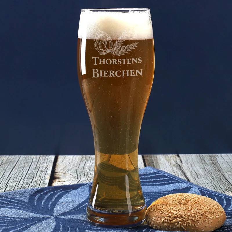 Weizenbierglas und Messerbrett Brotzeit mit Wunschnamen graviert