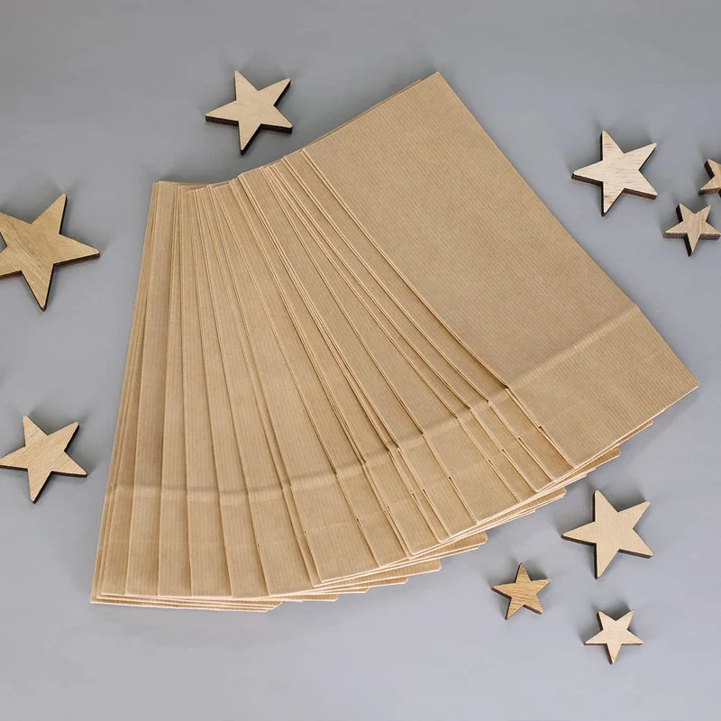 Adventskalender aus 24 Papiertüten und 24 Aufklebern mit Weihnachtsmotiven und Ihrem Wunschnamen