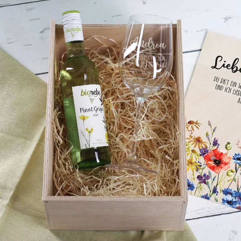 Biorebe Wein-Set zum Muttertag mit Wunschname und persönlichem Text